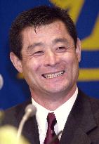 Ishige signs 3-year contract as new Orix manager